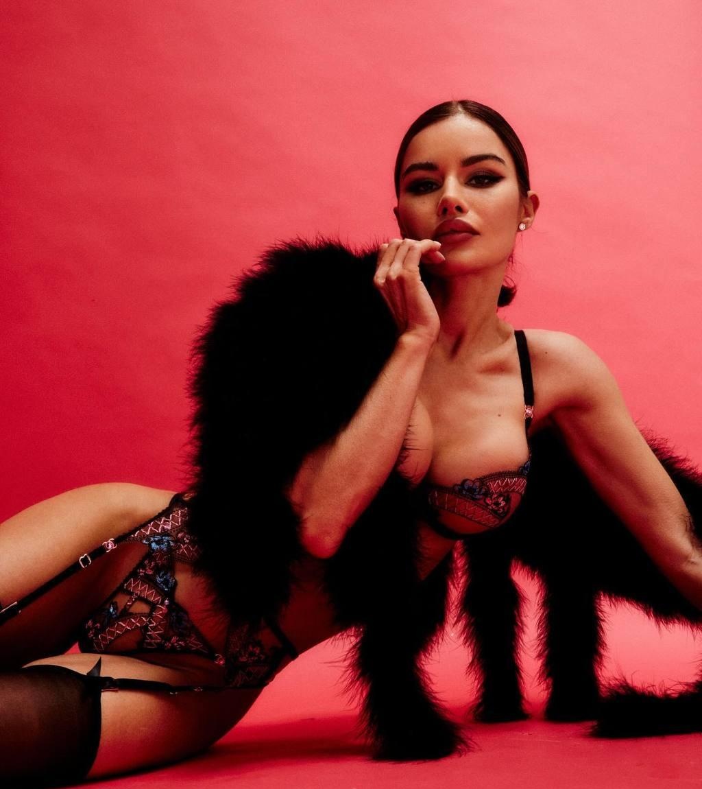 Ксюша привлекальеная девушка из Череповца цена от 8000 руб