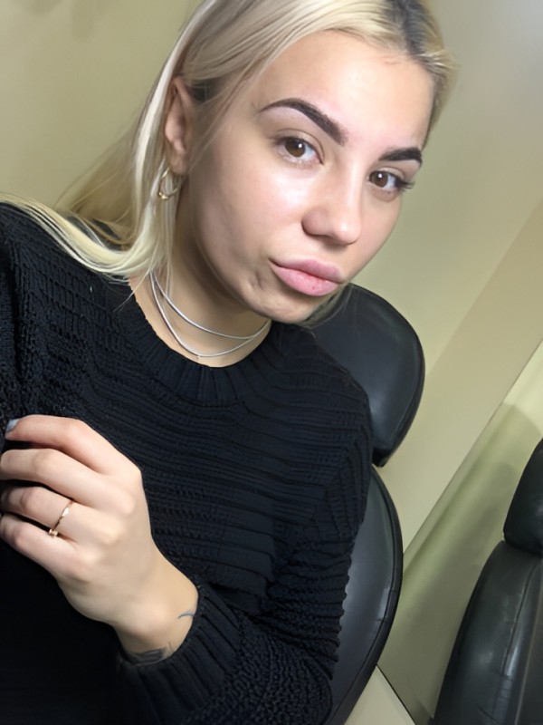 Арина привлекательная девушка из Череповца цена от 3000 руб