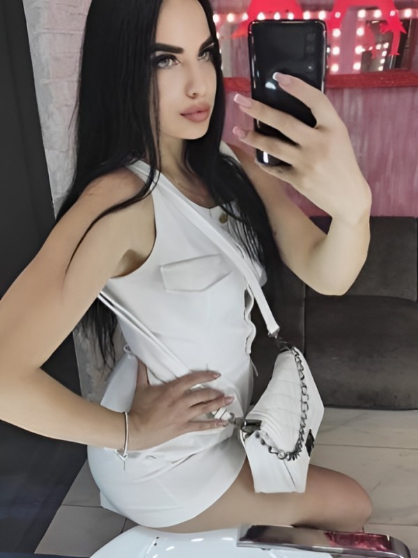 Юлия привлекательная девушка из Череповца цена от 5000 руб