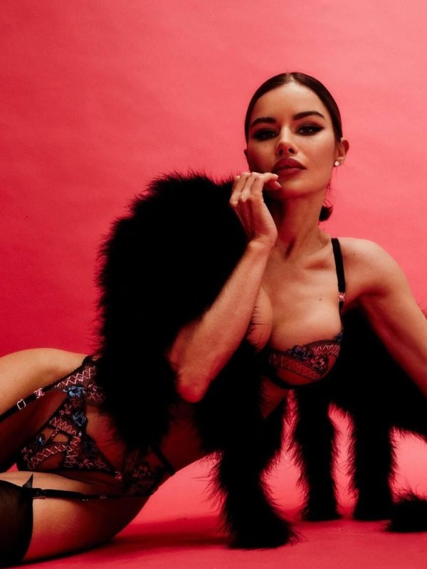 Ксюша привлекательная девушка из Череповца цена от 8000 руб